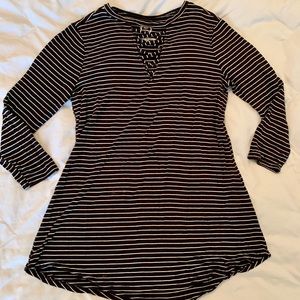 🤍Long Sleeve Black & White Stripped V Neck Shirt
